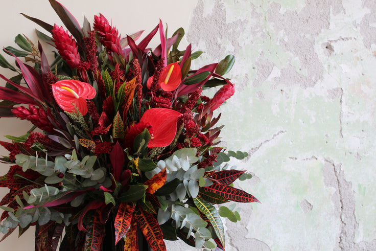 Ramo de flores frescas. Flores en base, Colonia Roma, Floreria vogue, floreria única, flores cool, flores diseñador, diseñador floral, flores de lujo, envío de flores, envía flores cdmx, flores a domicilio, regalos únicos, envío regalos, ramo de flores rojo
