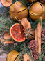 Corona piñas y frutos