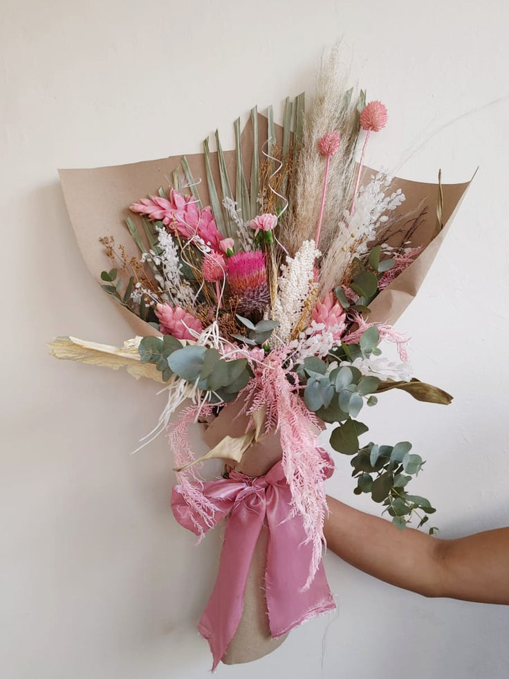 ramos para mujer, ramos rosas, ramo feminista, ramo de flores feminista