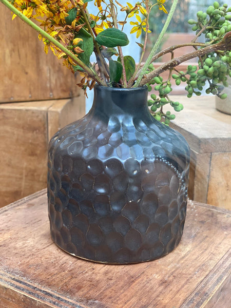 Florero base negra corrugado