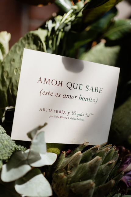 Ramo de flores frescas. Flores en base, Colonia Roma, Floreria vogue, floreria única, flores cool, flores diseñador, diseñador floral, flores de lujo, envío de flores, envía flores cdmx, flores a domicilio, regalos únicos, envío regalos, ramo de verduras, ramos comestibles